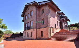 Дом 360м², 2-этажный, участок 42 сот.