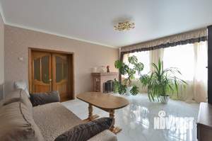 Дом 300м², 2-этажный, участок 10 сот.