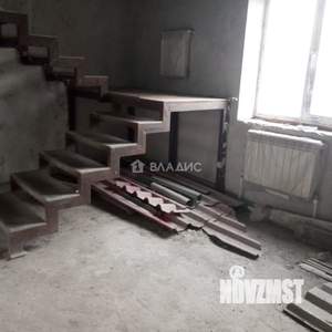 Дом 270м², 3-этажный, участок 8 сот.