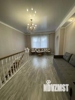 Дом 186м², 3-этажный, участок 3 сот.  