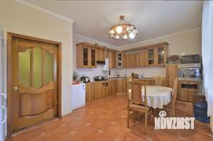 Коттедж 300м², 2-этажный, участок 10 сот.  