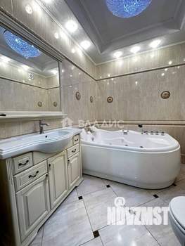 Дом 290м², 3-этажный, участок 14 сот.  