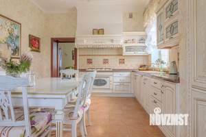 Коттедж 300м², 2-этажный, участок 15 сот.  