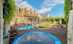 Дом 333м², 2-этажный, участок 15 сот.  