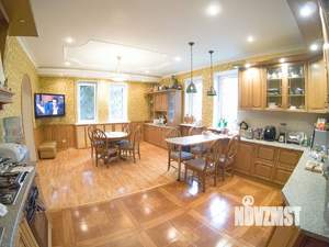 Дом 390м&sup2;, 3-этажный, участок 19 сот.  