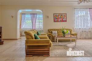 Коттедж 300м², 2-этажный, участок 15 сот.  