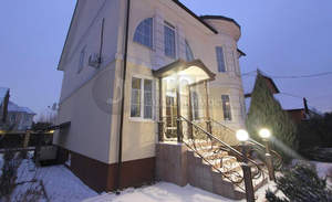 Дом 315м&sup2;, 3-этажный, участок 11 сот.  