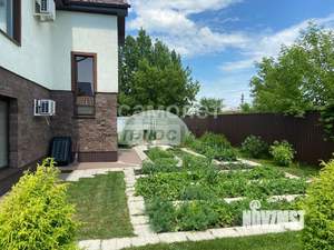 Дом 304м², 2-этажный, участок 15 сот.  