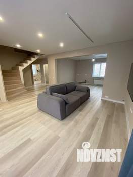 Коттедж 194м², 2-этажный, участок 9 сот.  