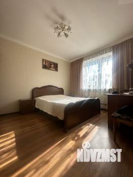 Коттедж 280м², 3-этажный, участок 10 сот.  