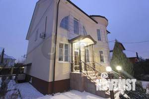 Коттедж 315м&sup2;, 3-этажный, участок 11 сот.  