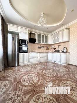 Коттедж 288м², 2-этажный, участок 10 сот.  