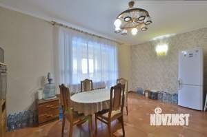 Коттедж 300м², 2-этажный, участок 10 сот.  