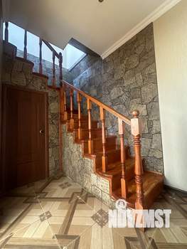 Коттедж 280м², 3-этажный, участок 10 сот.  