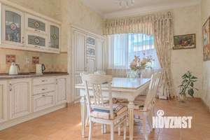 Коттедж 300м², 2-этажный, участок 15 сот.  