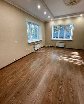 Дом 320м², 3-этажный, участок 14 сот.  