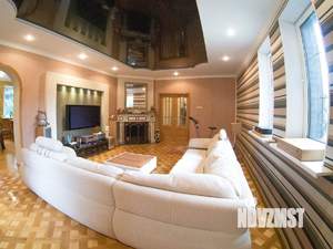 Дом 390м&sup2;, 3-этажный, участок 19 сот.  