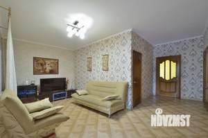 Коттедж 300м², 2-этажный, участок 10 сот.  