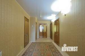 Коттедж 300м², 2-этажный, участок 10 сот.  