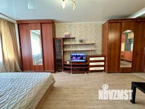 Студия квартира, посуточно, 35м2, 1/10 этаж