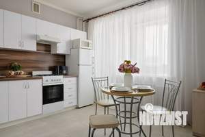 1-к квартира, посуточно, 37м2, 8/10 этаж