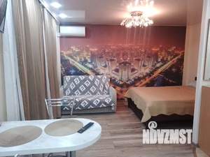 Студия квартира, посуточно, 32м2, 1/10 этаж
