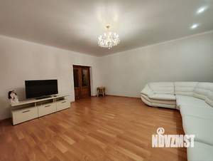 3-к квартира, вторичка, 133м2, 2/5 этаж