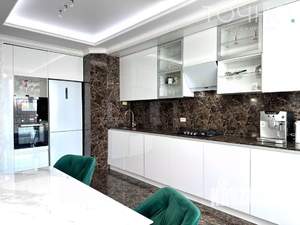 3-к квартира, вторичка, 135м2, 3/7 этаж