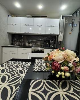 2-к квартира, вторичка, 57м2, 1/10 этаж