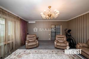 4-к квартира, вторичка, 137м2, 3/5 этаж